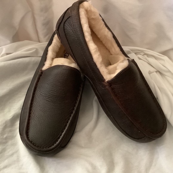 Sold UGG Australia Ascot Brown Leather Slippers 9 - Picture 2 of 11